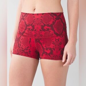 Lululemon Boogie Short Roll Down Ziggy Snake Red Tide Cranberry Size 2